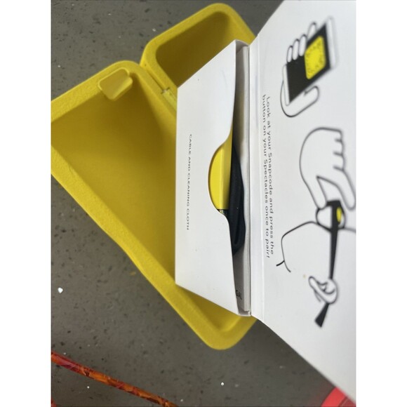 Coral Snapchat Spectacles v1 complete w case and cord turns on - Picture 9 of 11